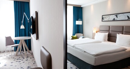 Holiday Inn BERLIN - CITY EAST SIDE Room Type - 1 King Standard Courtyard View Holiday Inn BERLIN - CITY EAST SIDE Room Type - 1 King Standard Courtyard View