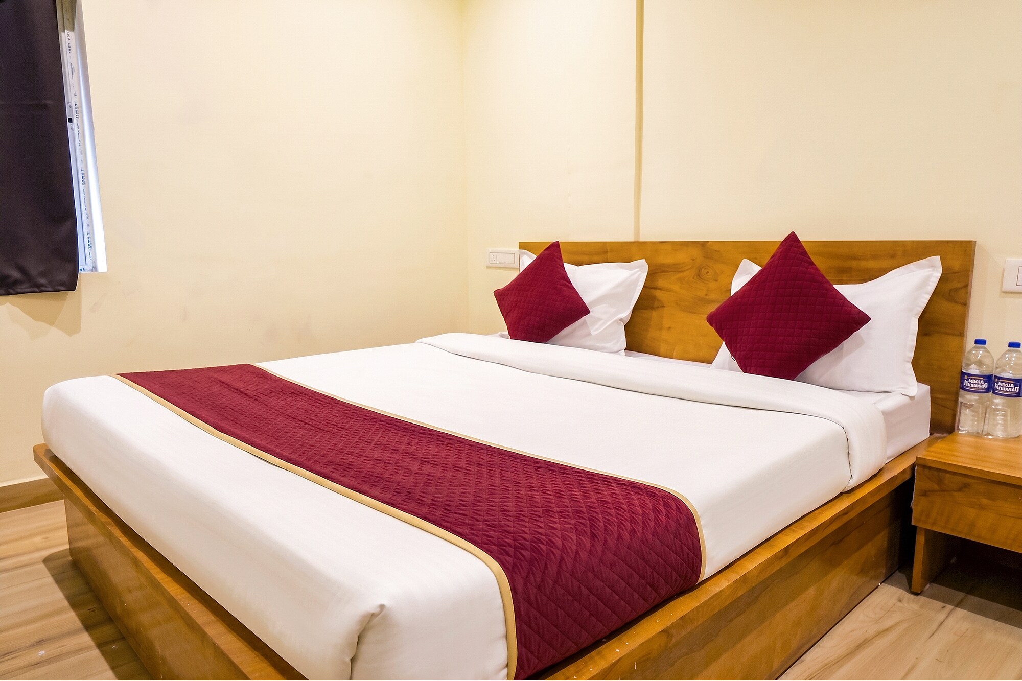 FabHotel Cozy Stay - Tap to explore photos