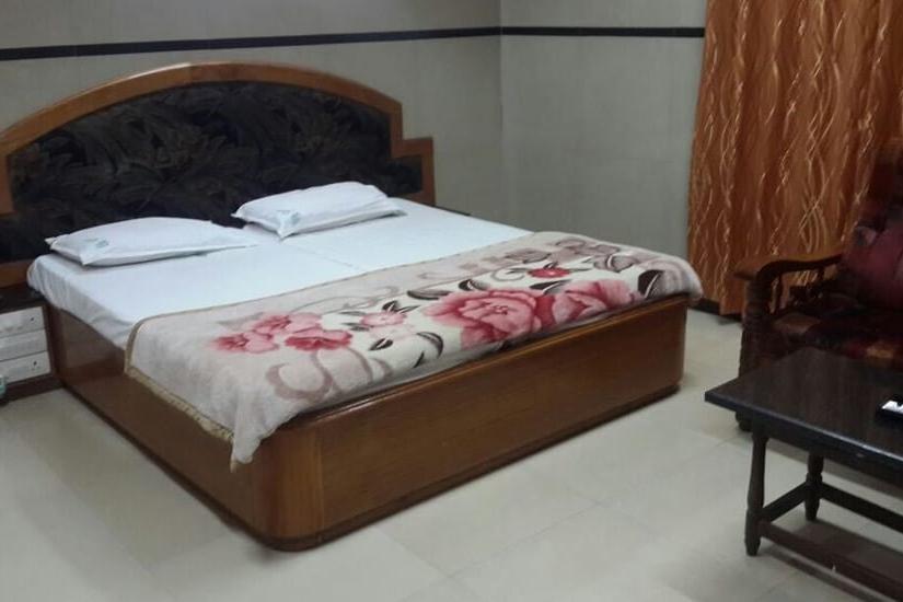 Hotel Shobha - Tap to explore photos