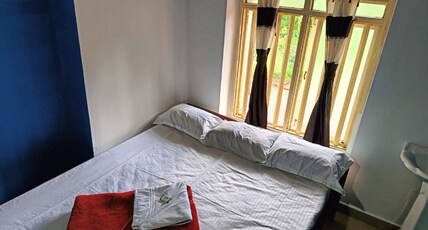 SHAMBHAVI DEEPA GURUSADANA GUEST HOUSE Room Type - Double Bedroom