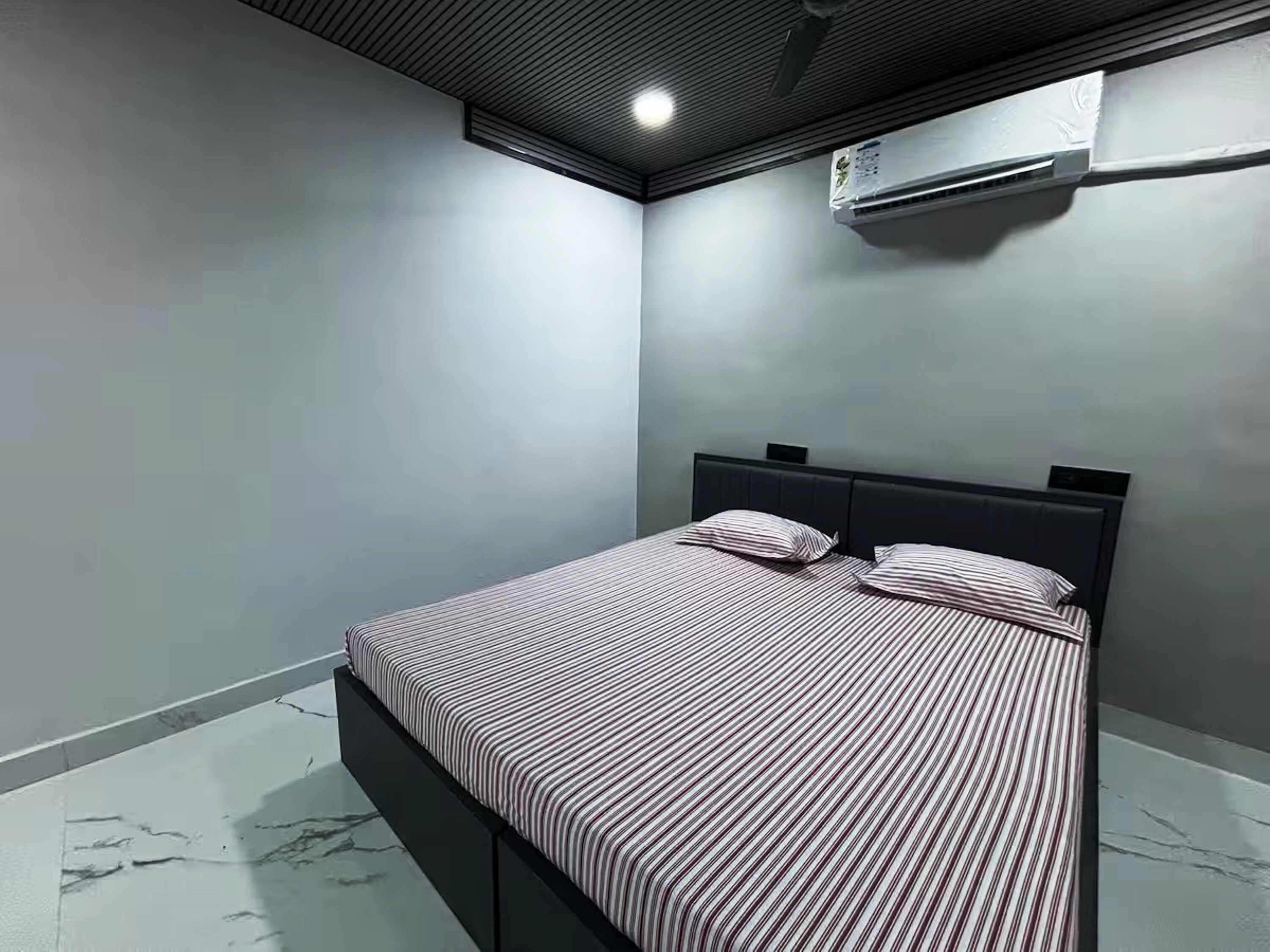 7 Compact Ensuite Room Heart of Mumbai Share Save - Tap to explore photos