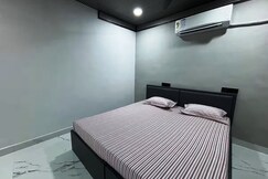7 Compact Ensuite Room Heart of Mumbai Share Save