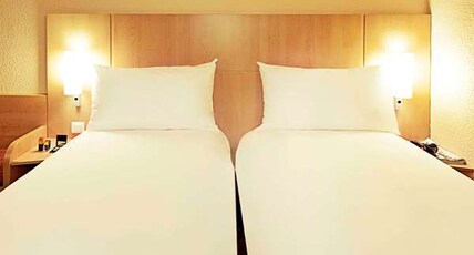 ibis Brussels Expo-Atomium Room Type - Room with 2 single beds equipped with the new bedding ibis Brussels Expo-Atomium Room Type - Room with 2 single beds equipped with the new bedding