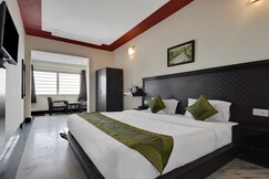 Treebo Mayur, Mall Road