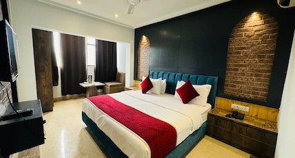 Hotel Gyan Room Type - Luxury Double Gange View Room (River View) Single Members not allowed Hotel Gyan Room Type - Luxury Double Gange View Room (River View) Single Members not allowed
