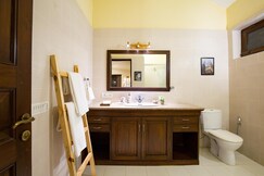 LohonoStays Wakefield 5 Bedroom Villa