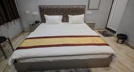 HOTEL SANDHYA PAYING GUEST HOUSe Room Type - Double Bed Ac Room