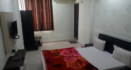Shree Brahmani hotel Room Type - Deluxe AC Rooms