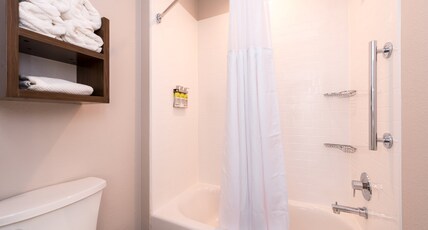 Staybridge Suites Pecos Room Type - 2 Queen 1 Bedroom Suite Mobil Access Tub