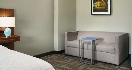 Hampton Inn Covington Room Type - KNG BD SOFASLEEPER  NSMKG