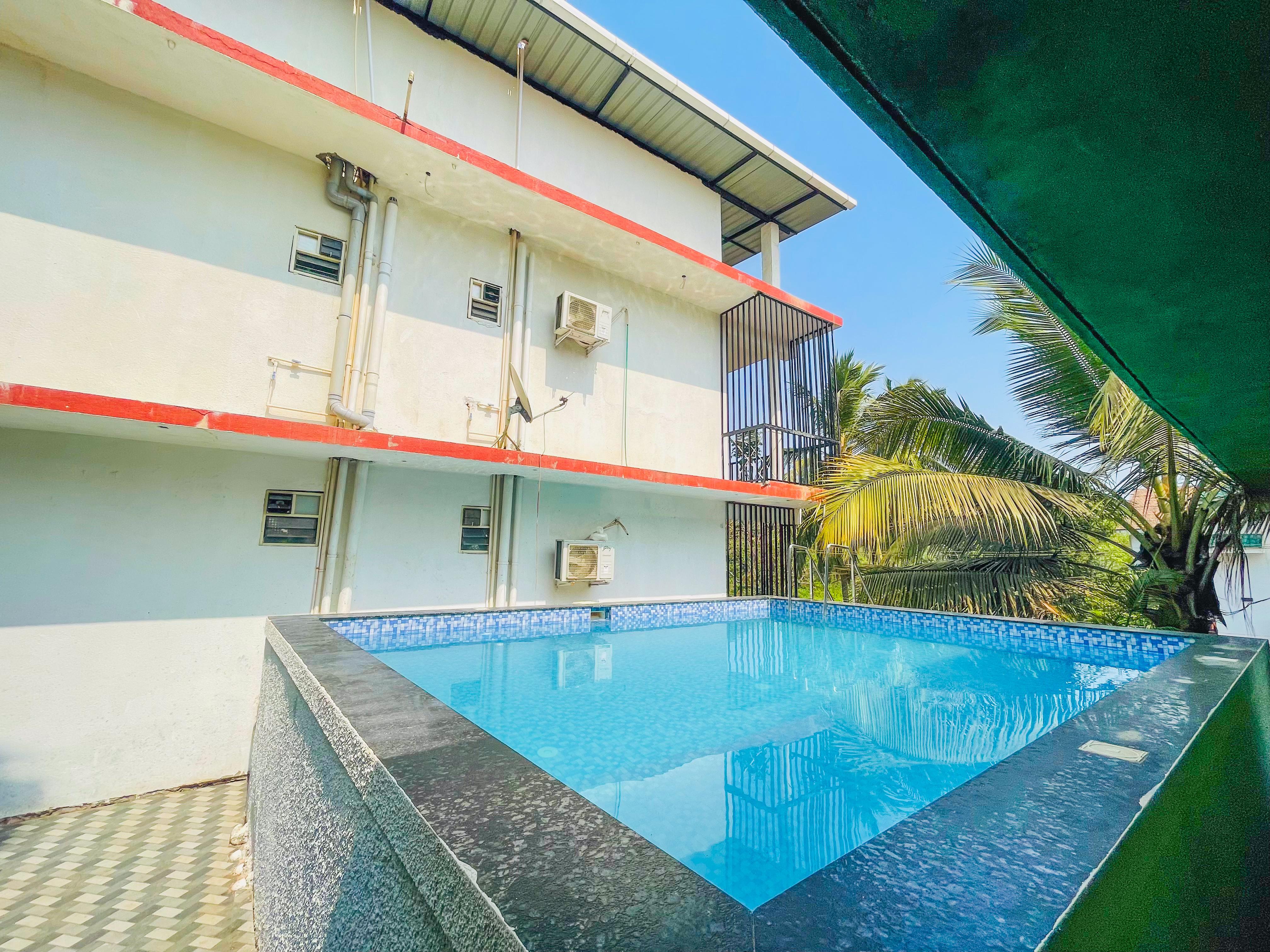 10 BR Villa with private pool - Tap to explore photos