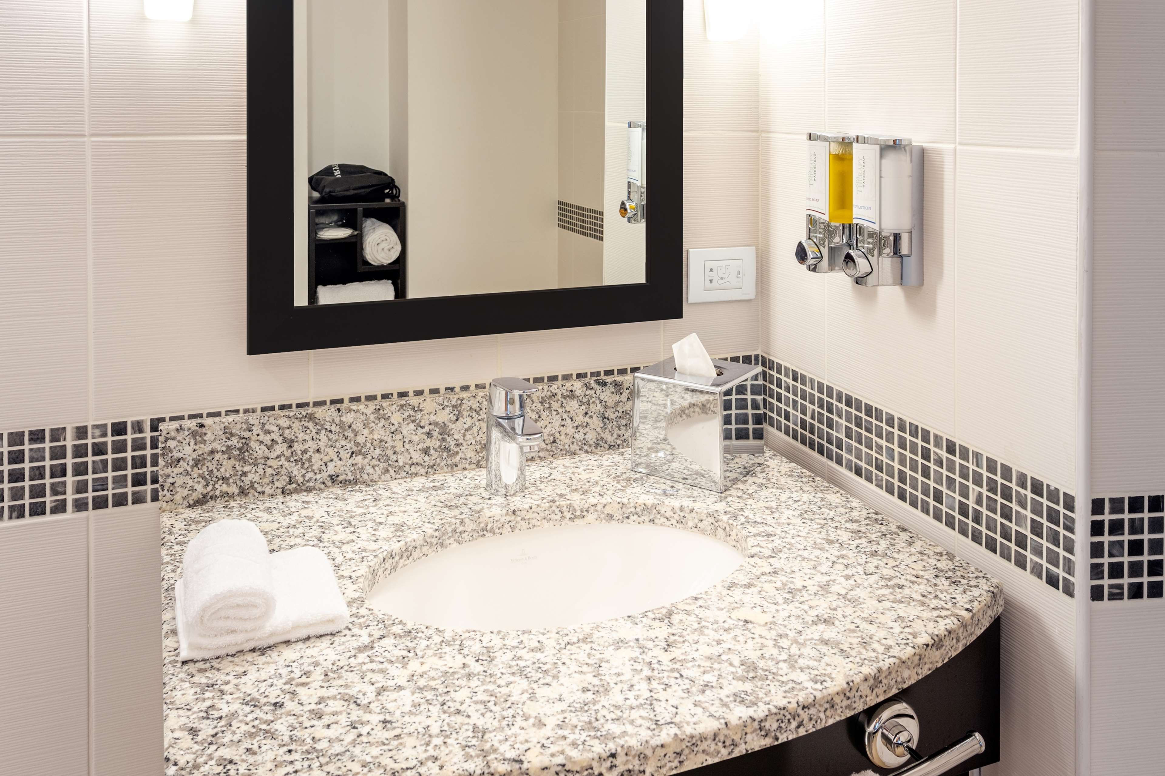 Hampton by Hilton Cluj-Napoca - Tap to explore photos