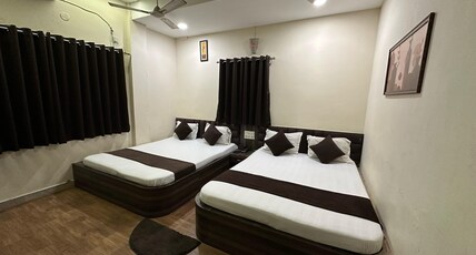 Hotel Mohit Room Type - Deluxe Four Bed With AC