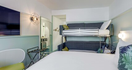 Mercure Paris Orly Tech Airport Room Type - Classic family room-1 double bed and 2 bunk beds Mercure Paris Orly Tech Airport Room Type - Classic family room-1 double bed and 2 bunk beds