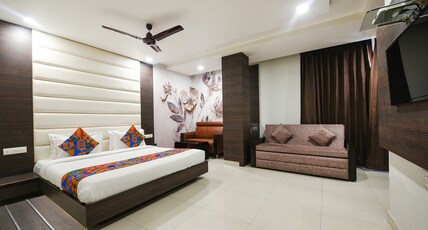 FabHotel KK Continental - 100m from Amritsar Junction Railway Station Room Type - Suite Room