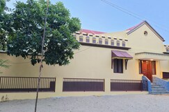 Mirandas villa  A Serene Coastal Luxe in Manapad