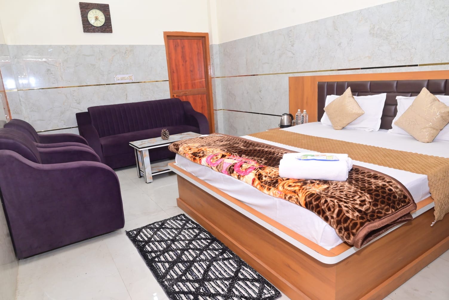 Paramjyoti Home Stay Near Ram Mandir ayodhya - Tap to explore photos