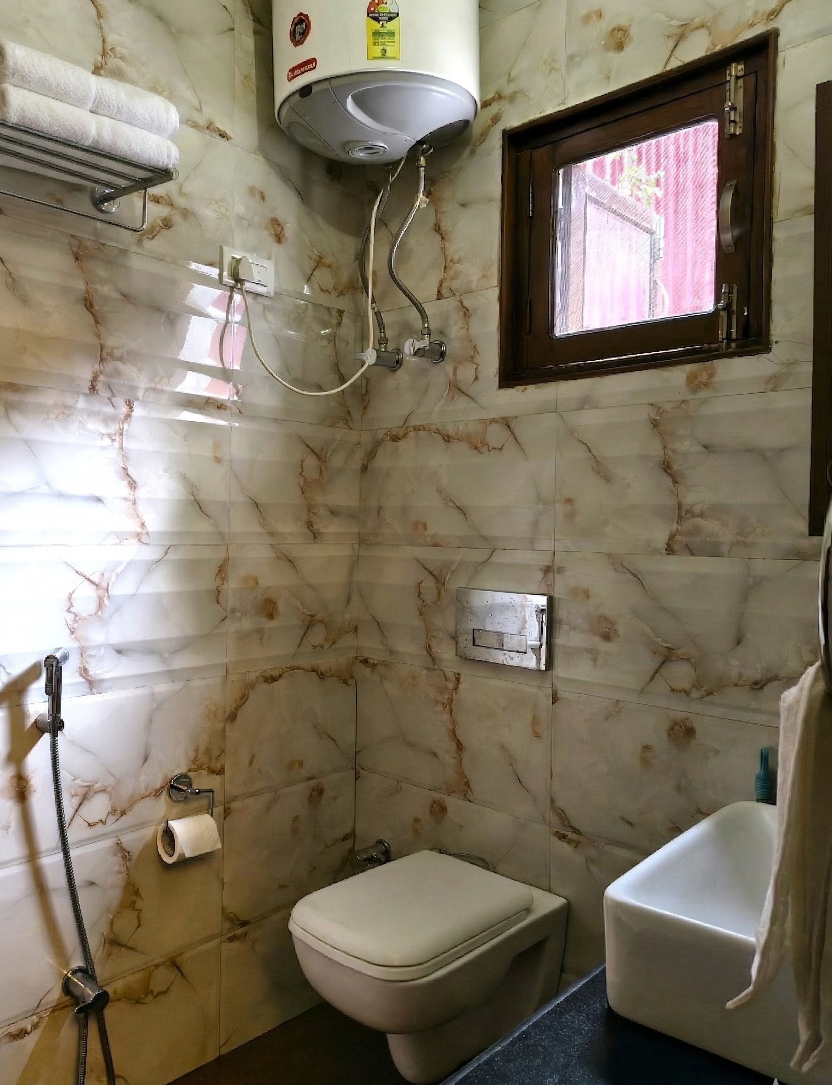 Willow Manor, Srinagar - Tap to explore photos