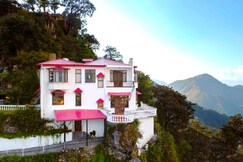 V are Family Trishul | 4BHK Villa with Mountain View & BBQ near Mall Road