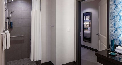 Hilton San Antonio Hill Country Room Type - 1KNG MOB HEARNG ACC RI-SHW