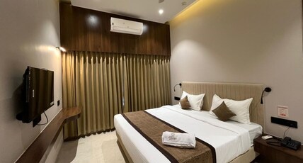 Hotel  Purnima Regency Dhule Room Type - Executive Front View & Balcony Room Ac