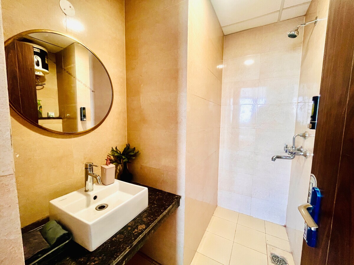 Panoramic City Views Ch 2 15th Floor ST Apartment - Tap to explore photos