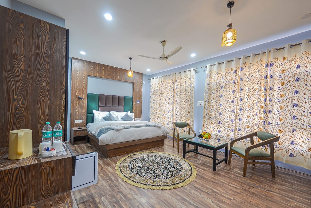 Hotel Your Hive  Srinagar - Tap to explore photos