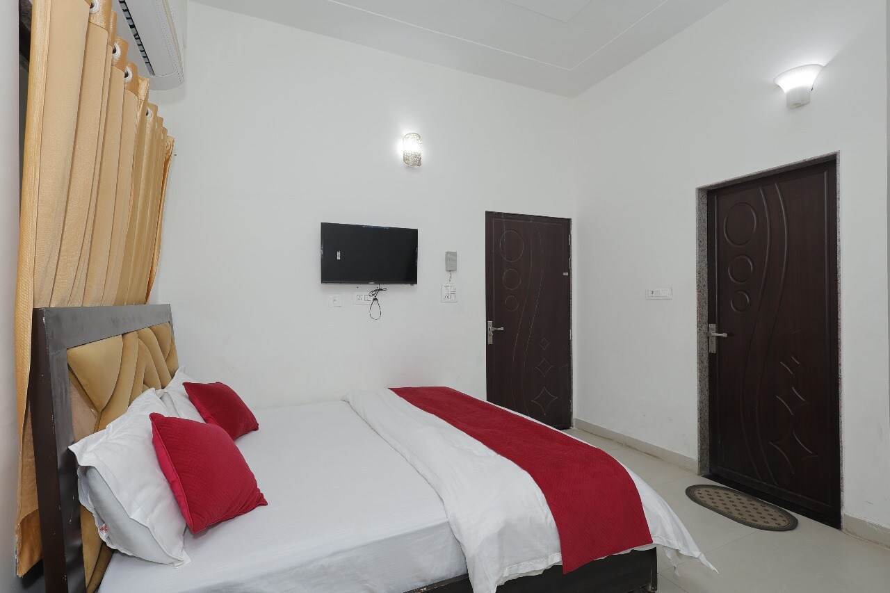 hotel vraj anad - Tap to explore photos