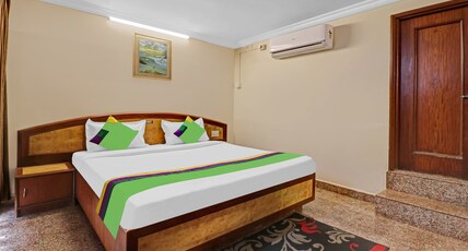 Treebo Surya Yatri Niwas Room Type - Spacious Premium Room