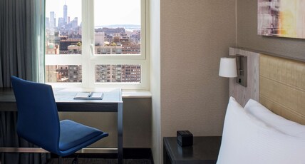 DoubleTree by Hilton Hotel New York Times Square West Room Type - 1 KING BED CITY VIEW