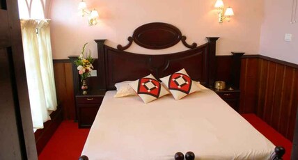 Rosey Deluxe Houseboat Room Type - Deluxe Room  (Sharing basis in Super Deluxe House Boat) A C  Providing  9pm - 6am