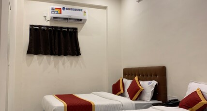 ROSEPARK INN Room Type - Deluxe Triple Bedded AC Room