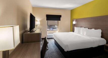 Best Western Adena Inn Room Type - 1 King Bed, Non-Smoking, Larger Room, Work Desk, Microwave And Refrigerator, Wi-Fi, Shower Only, Ful Best Western Adena Inn Room Type - 1 King Bed, Non-Smoking, Larger Room, Work Desk, Microwave And Refrigerator, Wi-Fi, Shower Only, Ful