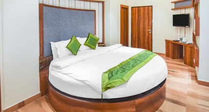 Hotel Saffron Room Type - Maharaja Delux Room