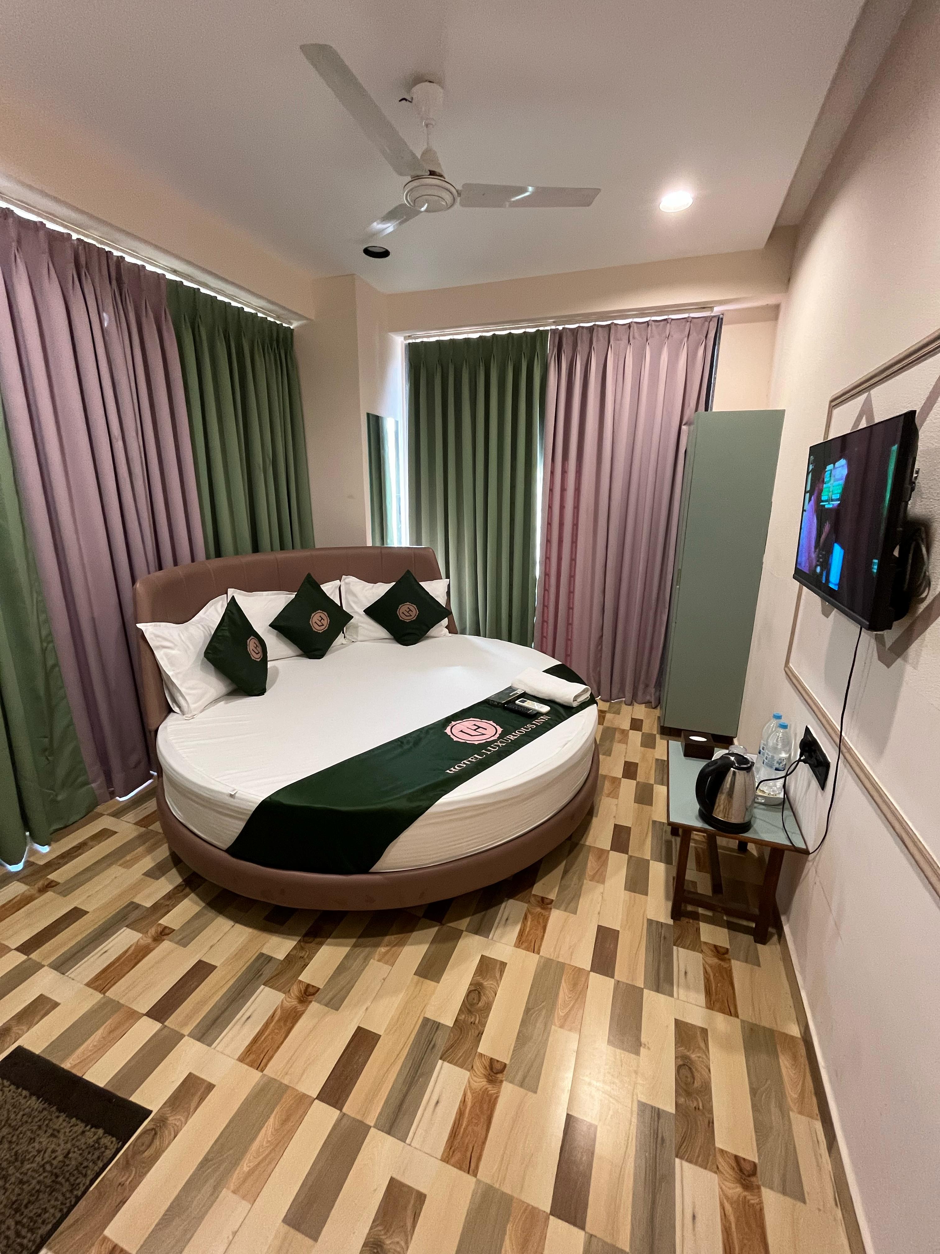 Hotel Luxurious Inn - Tap to explore photos