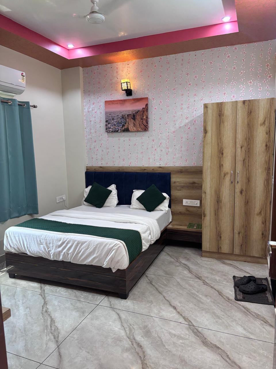 Hotel Narayan Villas - Tap to explore photos