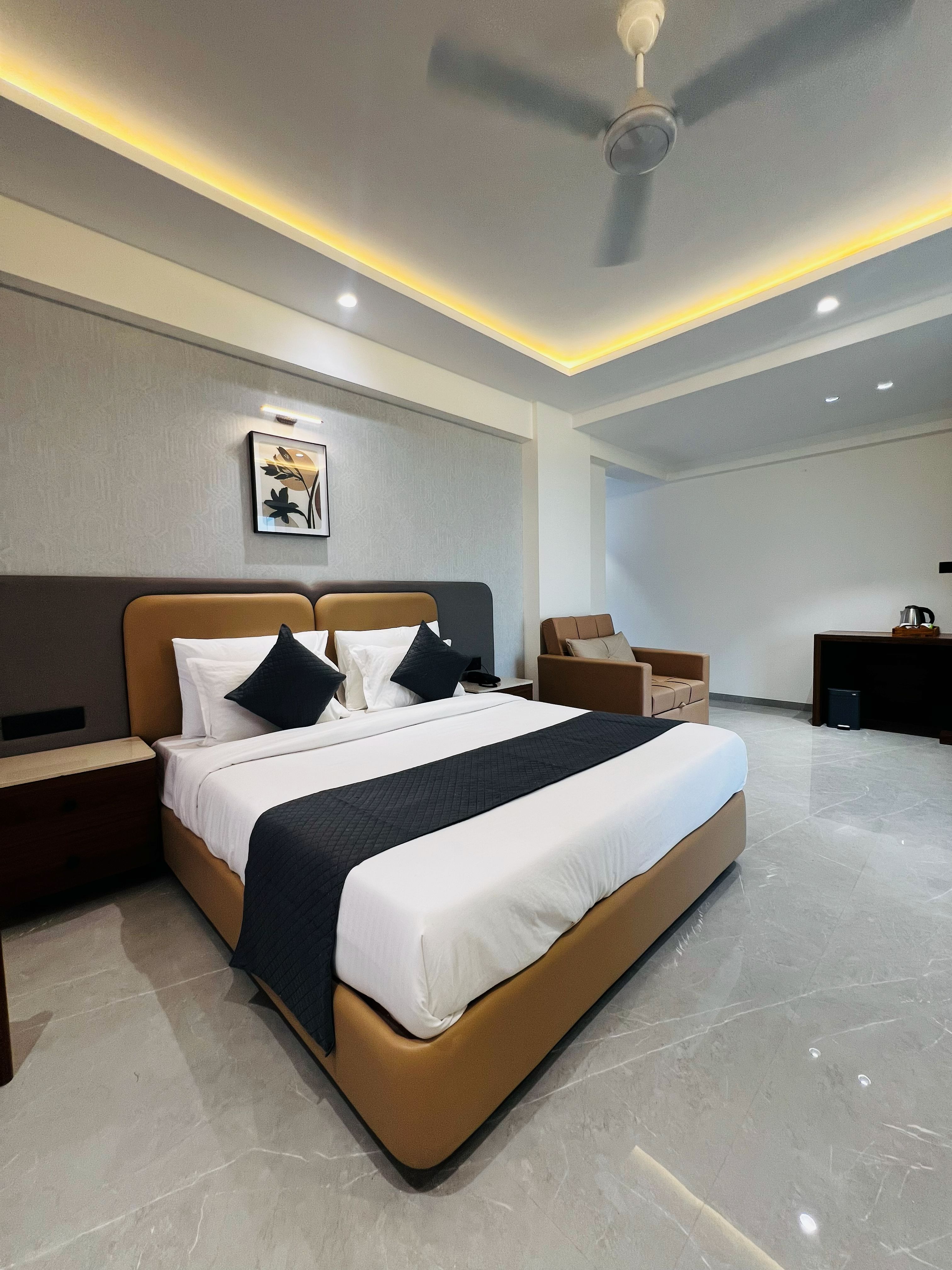 Hotel Sai Mahima - Tap to explore photos
