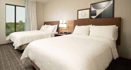 Staybridge Suites CINCINNATI EAST - MILFORD Room Type - 2 Queen Beds 1 Bedroom Suite Comm Access