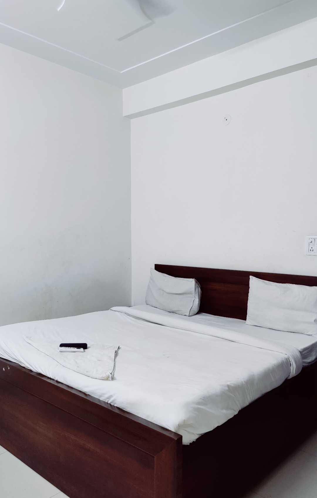 Hotel O Diamond Inn Near Noida Sector 51 Metro Station - Tap to explore photos