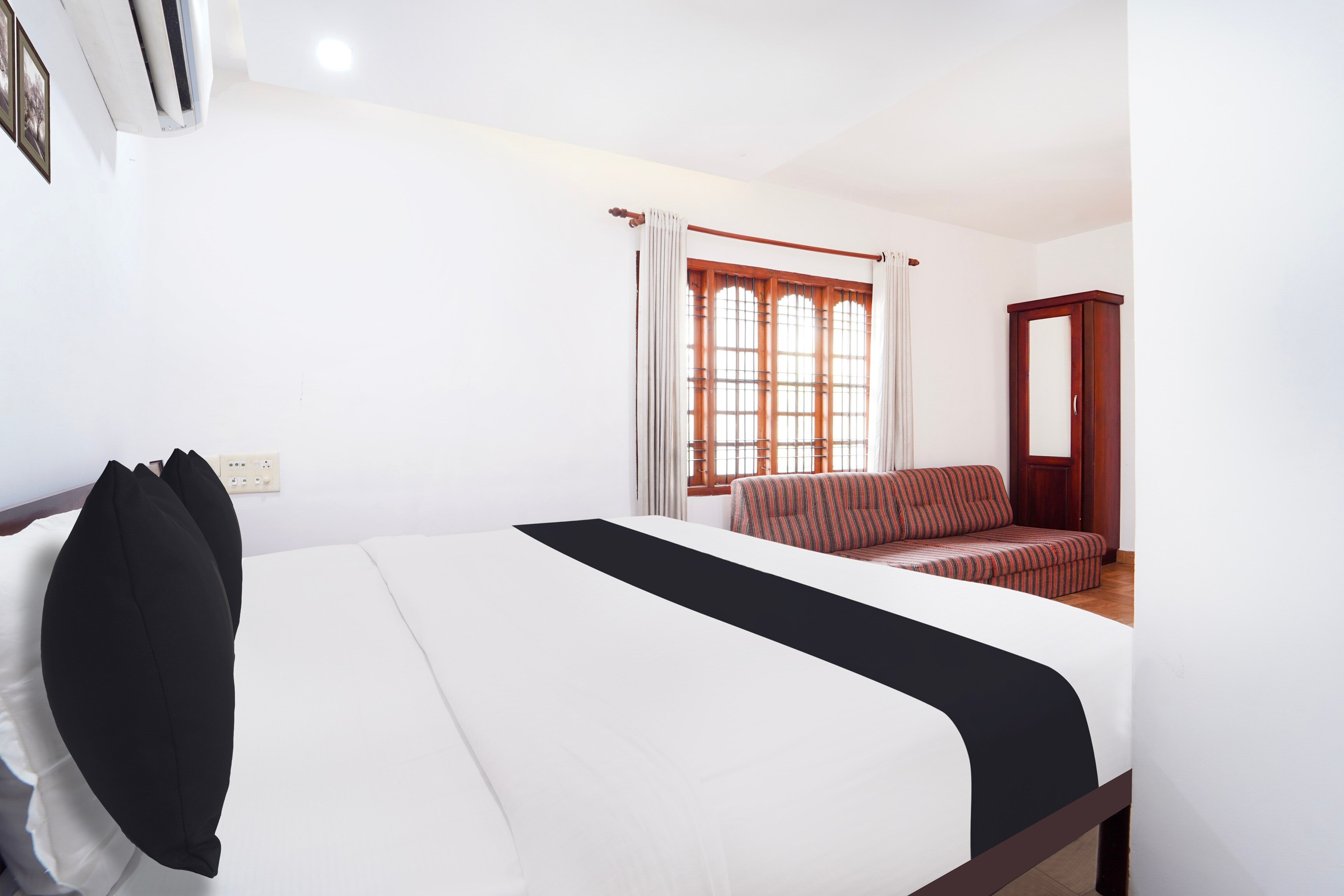 Townhouse City Center Ernakulam - Tap to explore photos