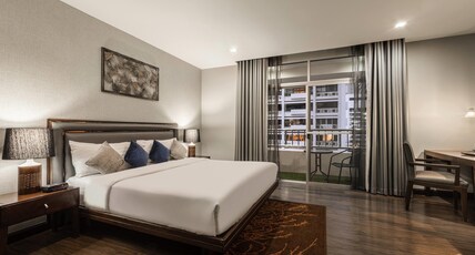 Grand Mercure Bangkok Asoke Residence Room Type - DELUXE SUITE 1 King Bed-Living room-Balcony
