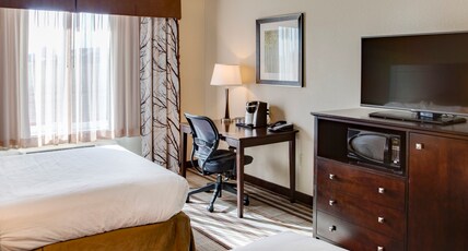 Holiday Inn Express & Suites Nevada, an IHG Hotel Room Type - 2 Queen Beds Standard
