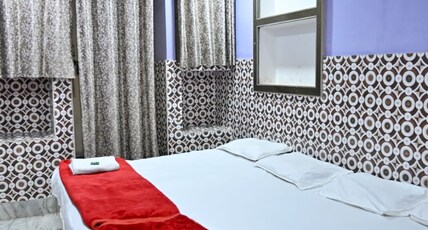 Gayatri Paying Guest House Room Type - Deluxe Room