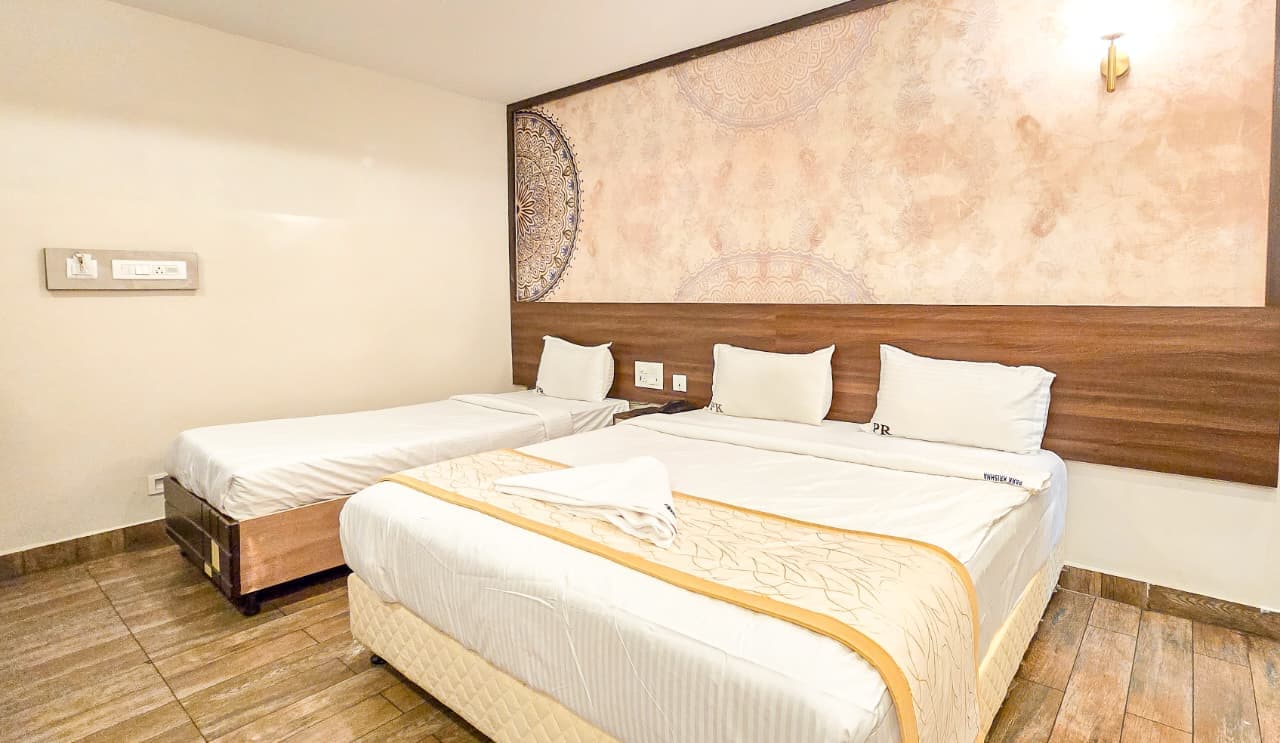 HOTEL PARK KRISHNA (SRI BALAAJI HOSPITALITY) - Tap to explore photos