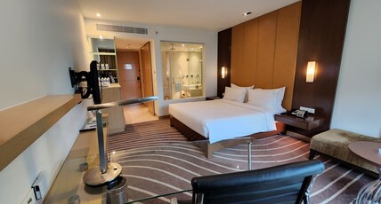 Holiday Inn Mumbai International Airport Room Type - Superior Room Holiday Inn Mumbai International Airport Room Type - Superior Room