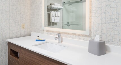 Holiday Inn Express & Suites Milton Room Type - 2 Queen Beds Standard
