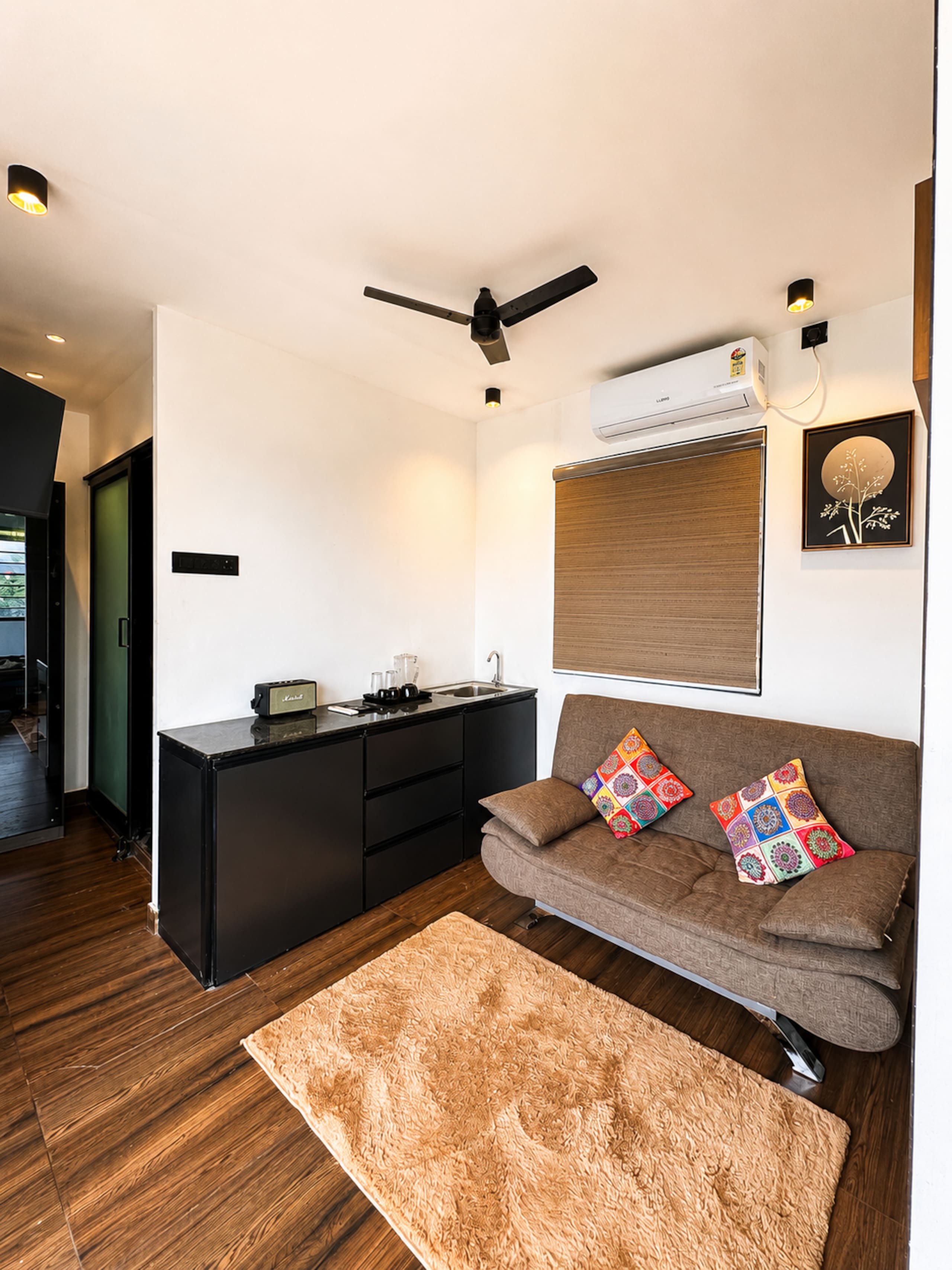 Primo 1bhk stay I Nilgiris hills By Homeyhuts - Tap to explore photos