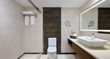 Holiday Inn JEDDAH CORNICHE Room Type - 1 King Standard