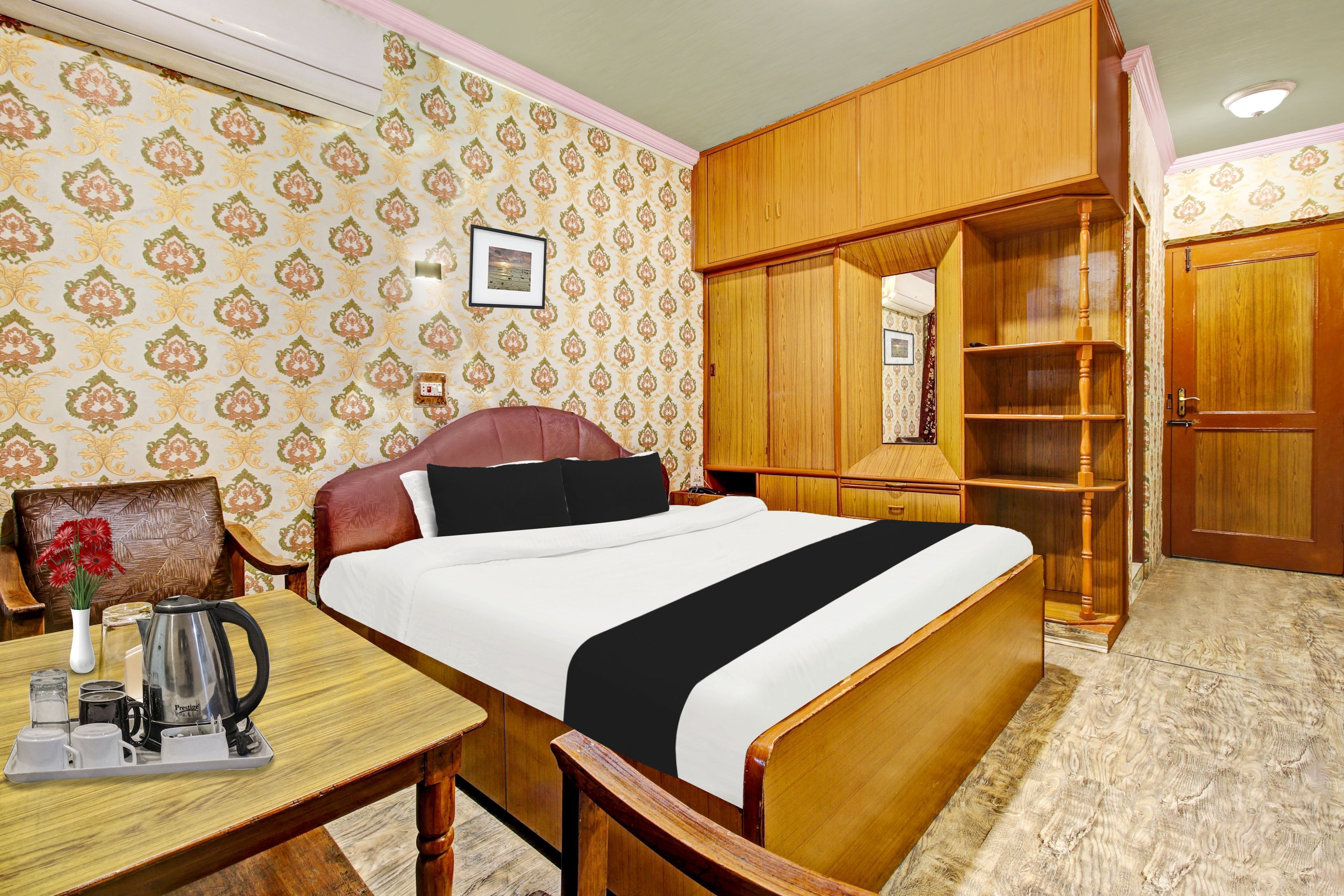 Super Hotel O Residency Road Srinagar - Tap to explore photos