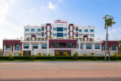 Hotel Luxmi Residency (Refinery Road)